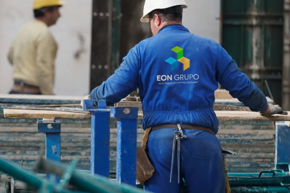 Ropa laboral personalizada para equipo de trabajo